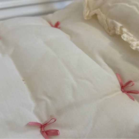 Pleasant Company Vintage 1994 American Girl Collection Brass Bed, Bedding - Picture 4 of 6